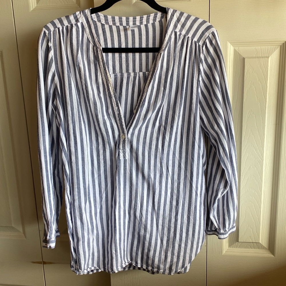 Old Navy NWOT Long Sleeve Button Vneck Cotton/Rayon Blend Size Medium Blouse